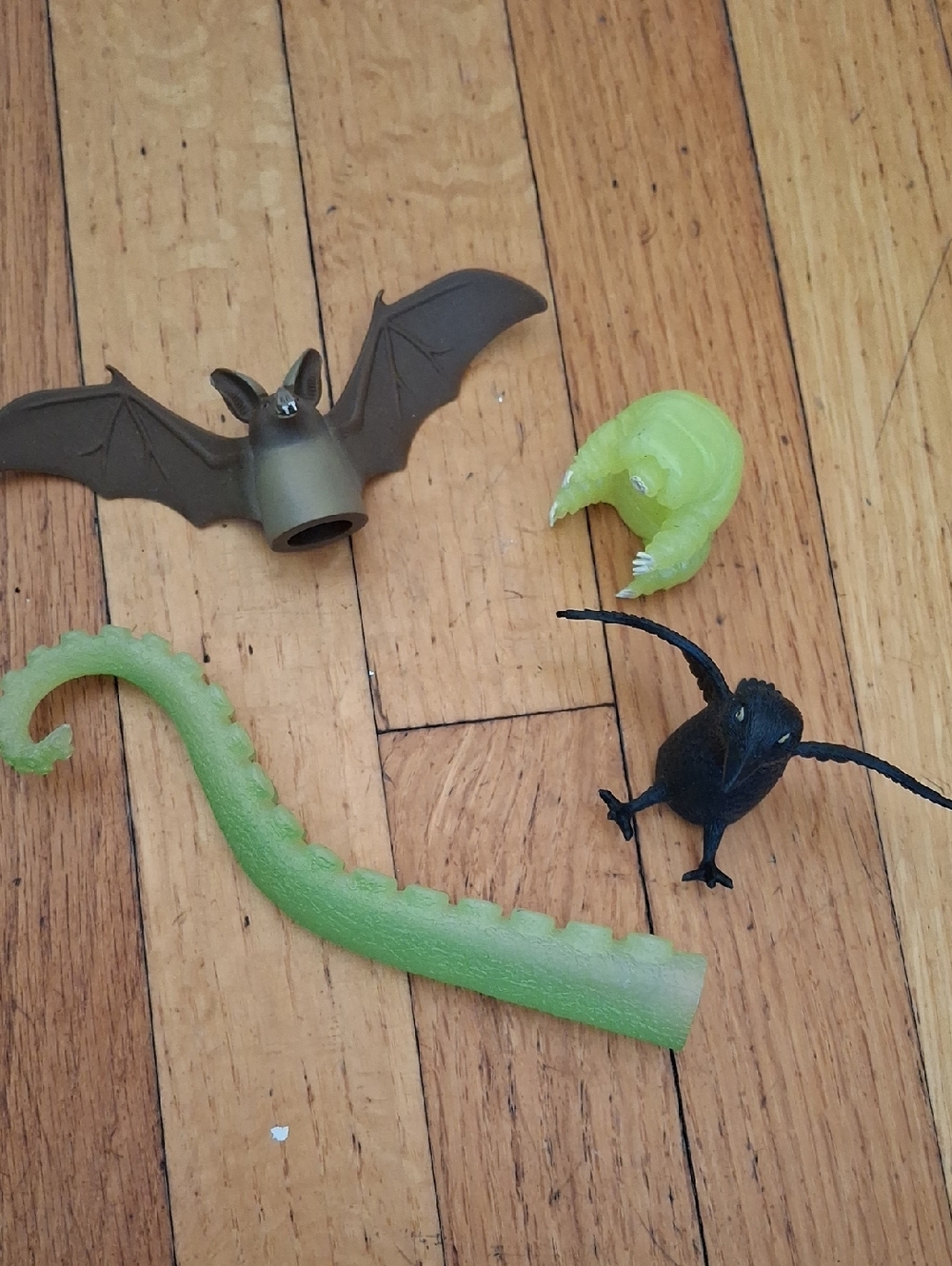 4 Finger Puppets Glow Green